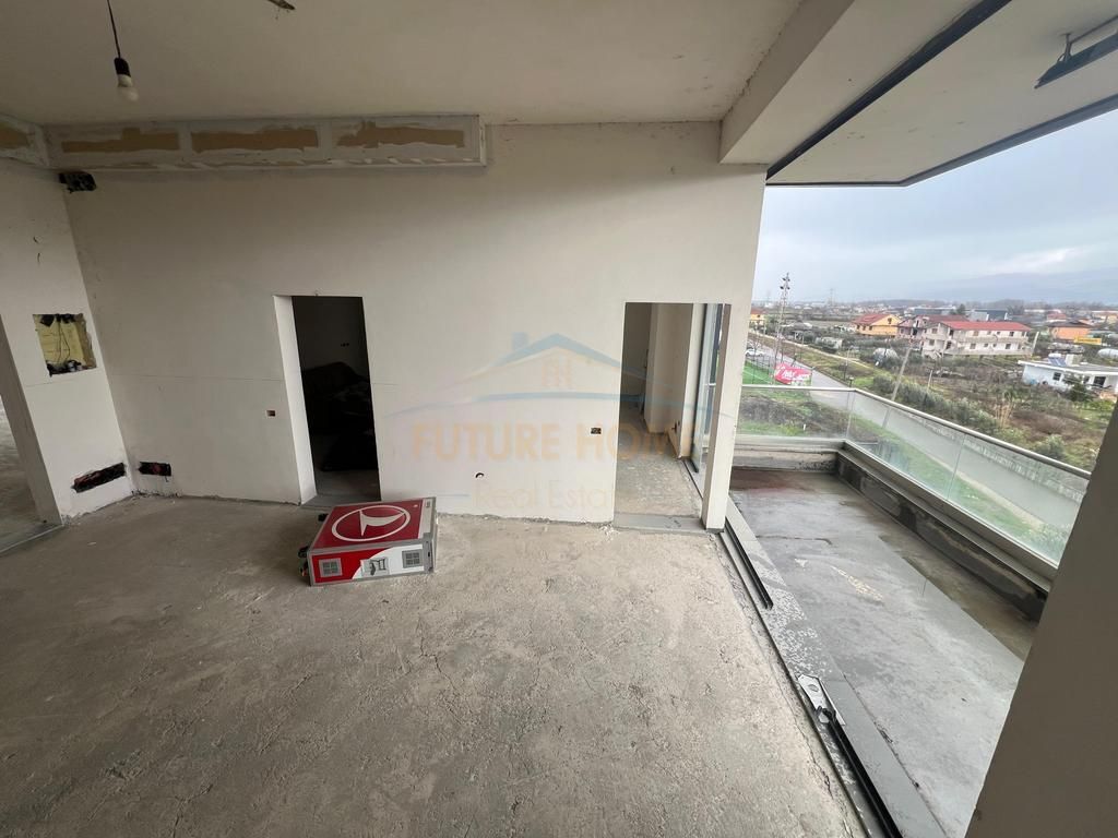 Shitet, Godine biznesi, Preze