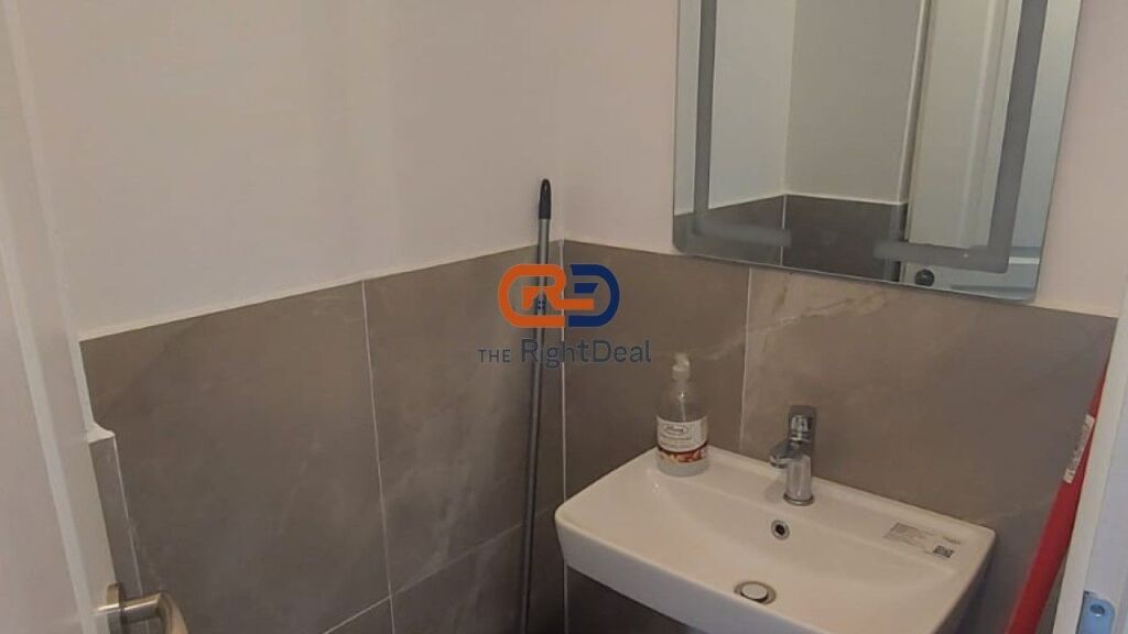 A Oxhaku, al Complesso "ASL", Vendesi Commerciale in Vendita, Investito & con Vista dalla Strada Principale!!