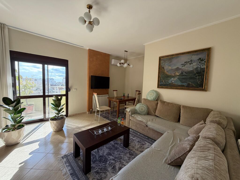 Apartament 2+1+2 Tualete me Qera prane ish rajonit te policise
