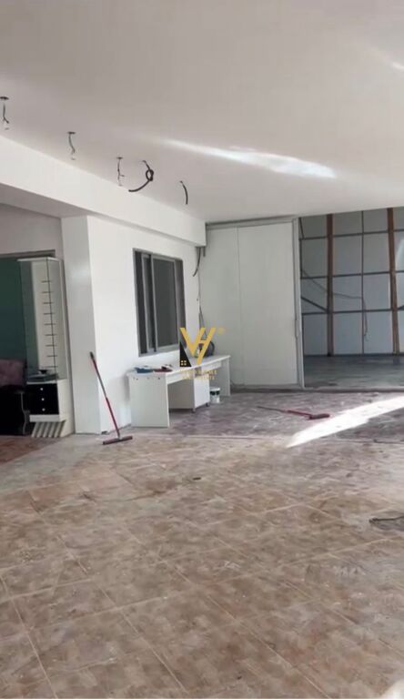 JEPET AMBIENT BIZNESI 800 M2 TE AUT.TR-DR 400.000 LEKE