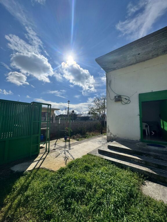 LAND + BUILDING FOR SALE IN AN EXCELLENT LOCATION!
