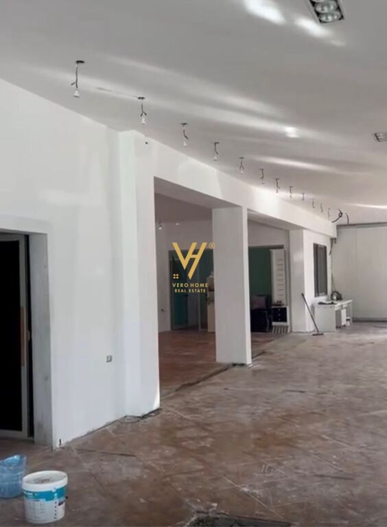 JEPET AMBIENT BIZNESI 800 M2 TE AUT.TR-DR 400.000 LEKE