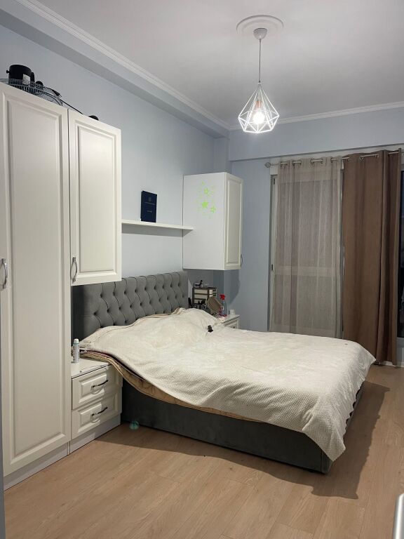 Al Kompleksi Kontakt 21-dhjetori viene affittato un Super Appartamento 1+1.