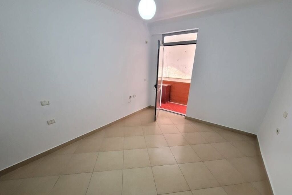🏢 Appartamento 1+1 in Affitto  📍 Zona: Yzberisht💰 Prezzo: 300€