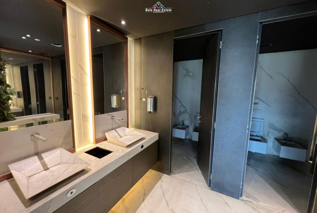 Zyre Me Qera Tek Stadiumi Dinamo (ID BZ2828) Tirane