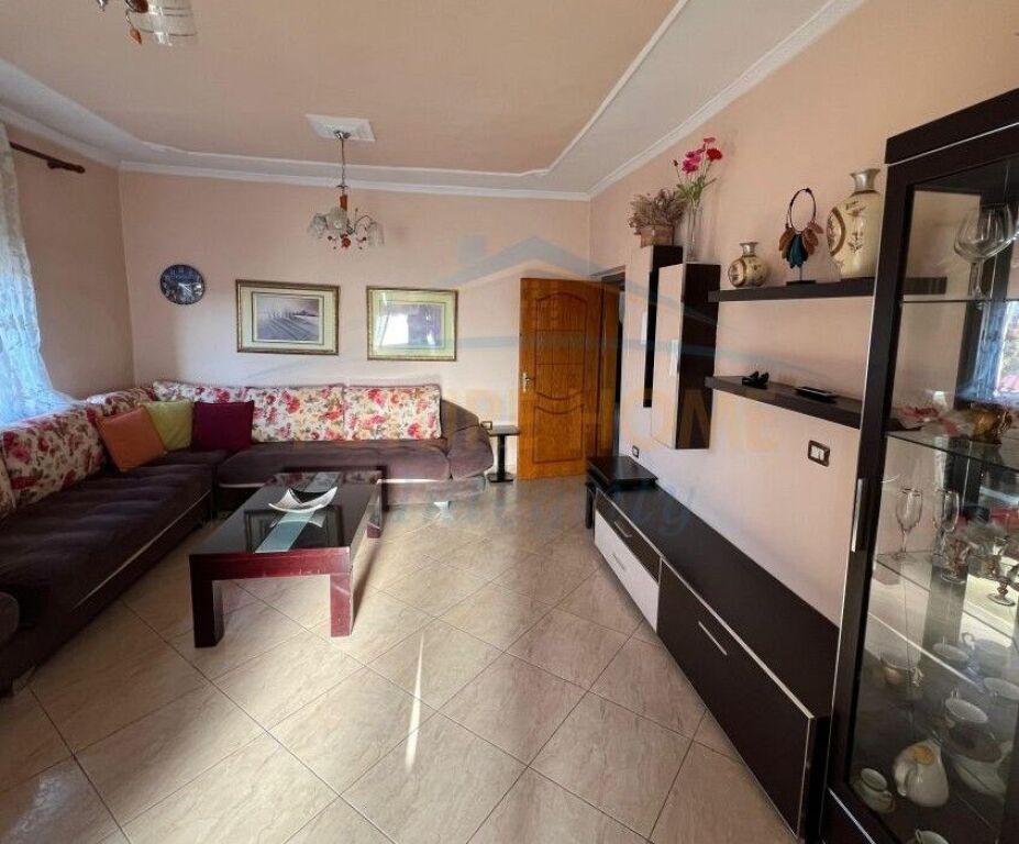 Qera, Apartament 1+1, Rruga e Dibrës, Tiranë.