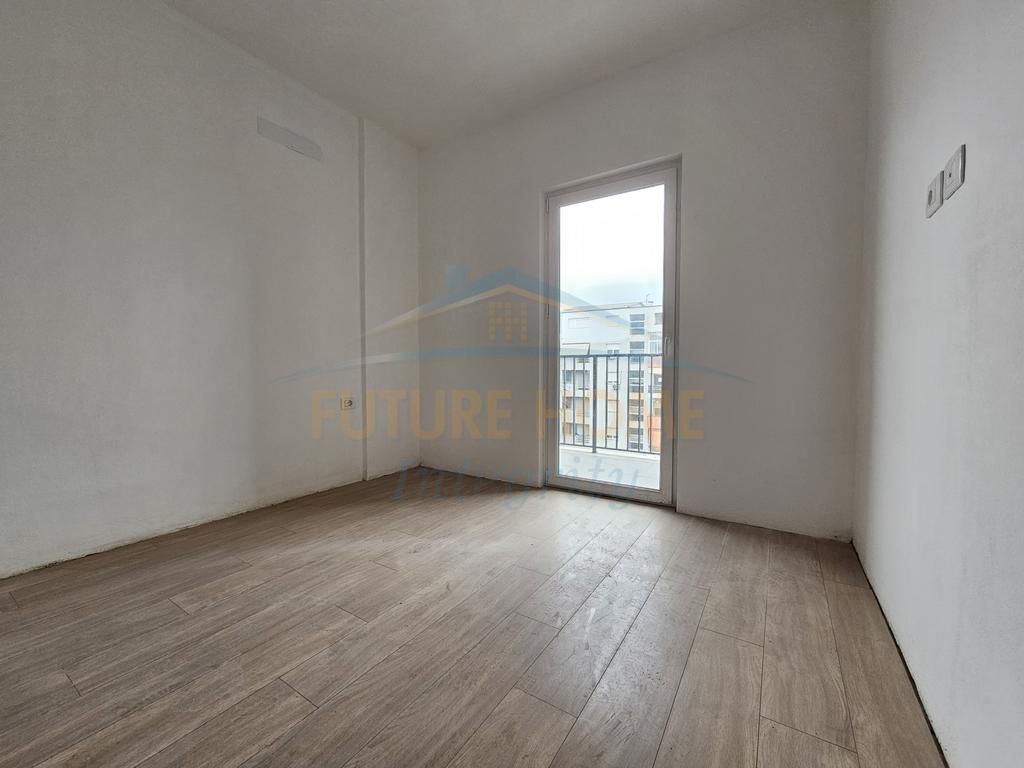 Shitet, Apartament 2+1+2, Kompleksi Tirana Entry II, Tiranë.