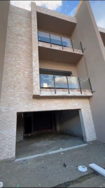 SHITET VILE 211 M2 FARKE 390.000 EURO