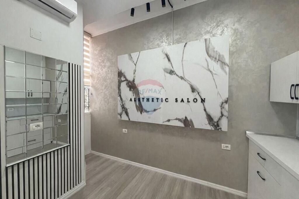 Jepet ambient me qira te Shkolla At Zef Pëllumbi !