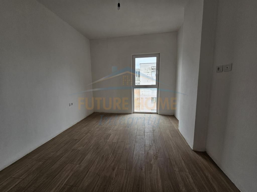 Shitet, Apartament 2+1+2, Kompleksi Tirana Entry II, Tiranë.