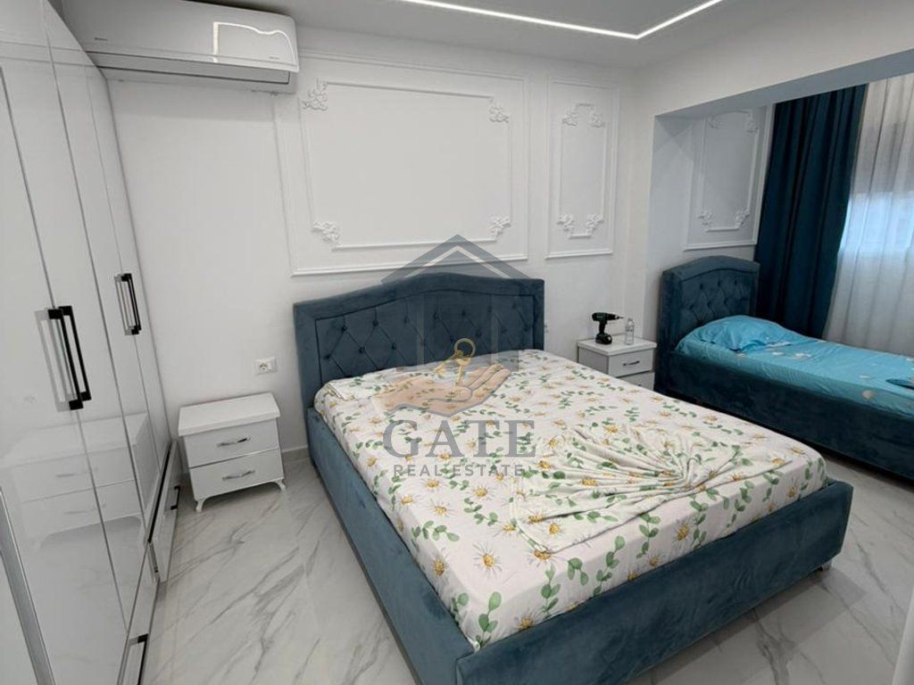 Jepet me qira apartament 1+1 – Kati 5 (pa ashensor) – Zona e Markatës, Durrës