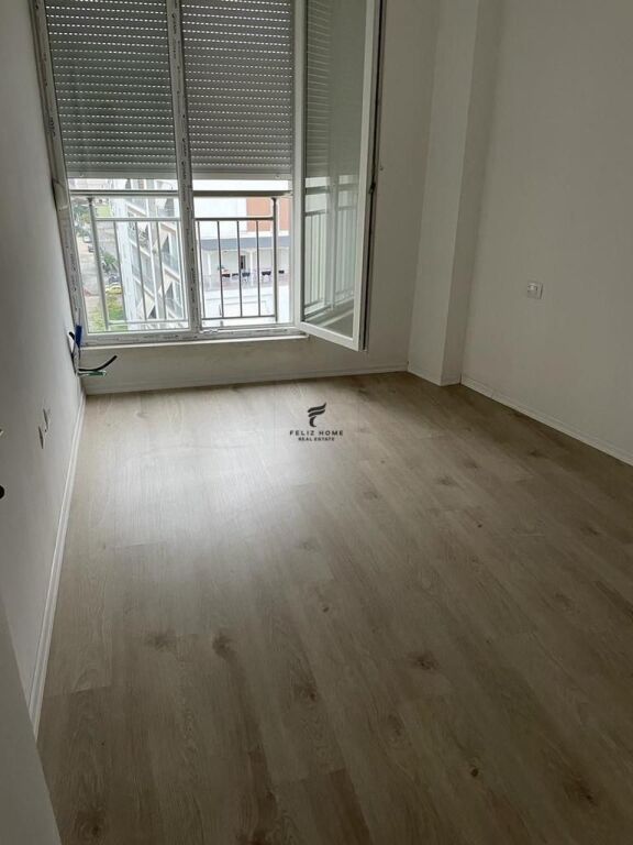 OFFICE FOR RENT 85 M2 PARIS COMMUNE 700 EURO