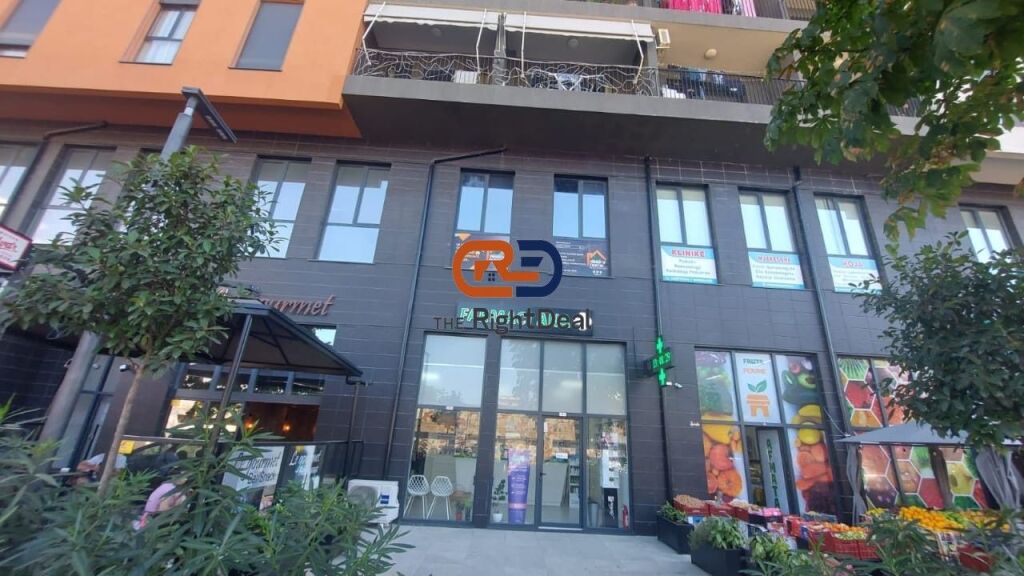 A Oxhaku, al Complesso "ASL", Vendesi Commerciale in Vendita, Investito & con Vista dalla Strada Principale!!