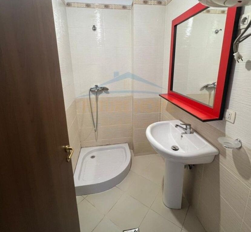 Affitto, Appartamento 2+1+2 , Via Petrela , Tirana.