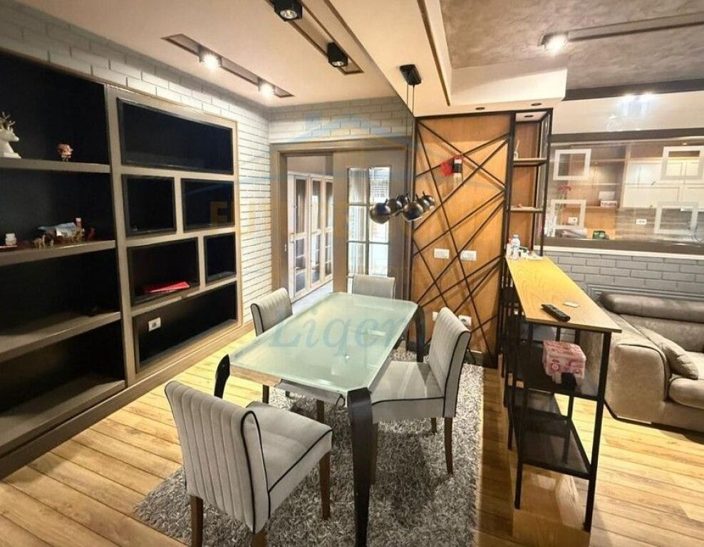 Qera, Apartament 3+1+2, Myslym Shyri, Tiranë.!!