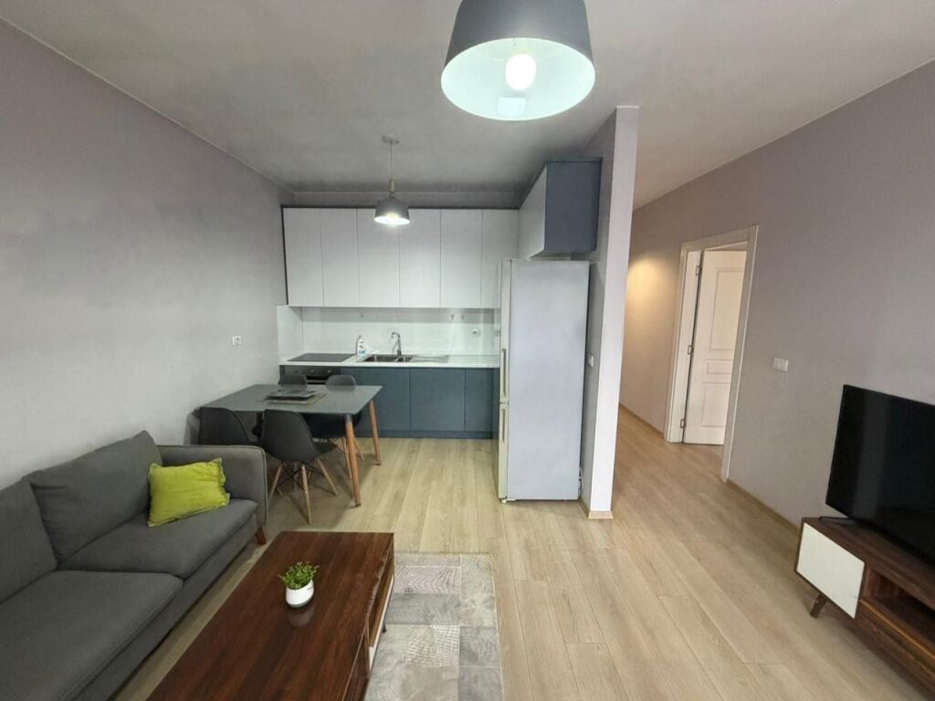🏠Affittasi appartamento 1+1+balcone 📍Via Panorama, vicino all'Ufficio Ipotecario 💶Prezzo: 55.000 Leke/Mese