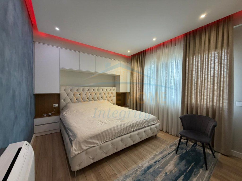 Shitet, Apartament 3+1+2, Liqeni i Thatë, Tiranë.