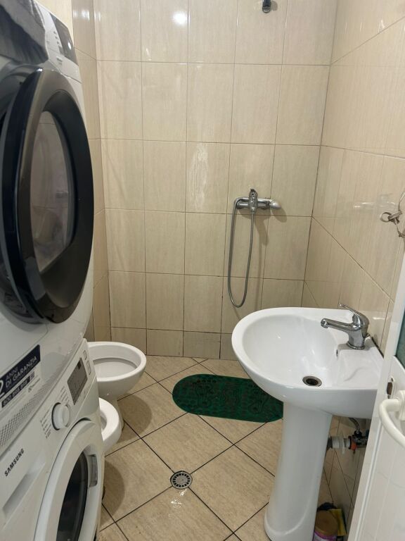 Shitet apartament 1+1 ne Astir tek Bulevardi Migjeni