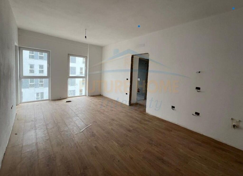 SHITET APARTAMENT 2+1 TEK TIRANA ENTRY