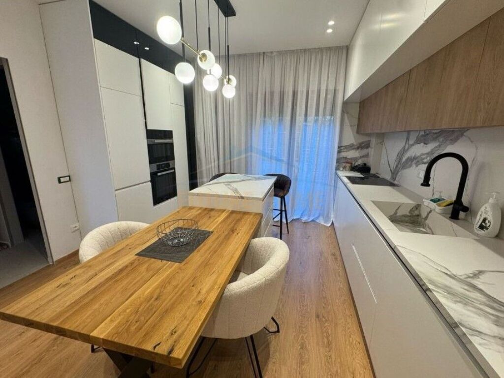 Affitto, Villa su 3 Piani, TEG, Tirana.