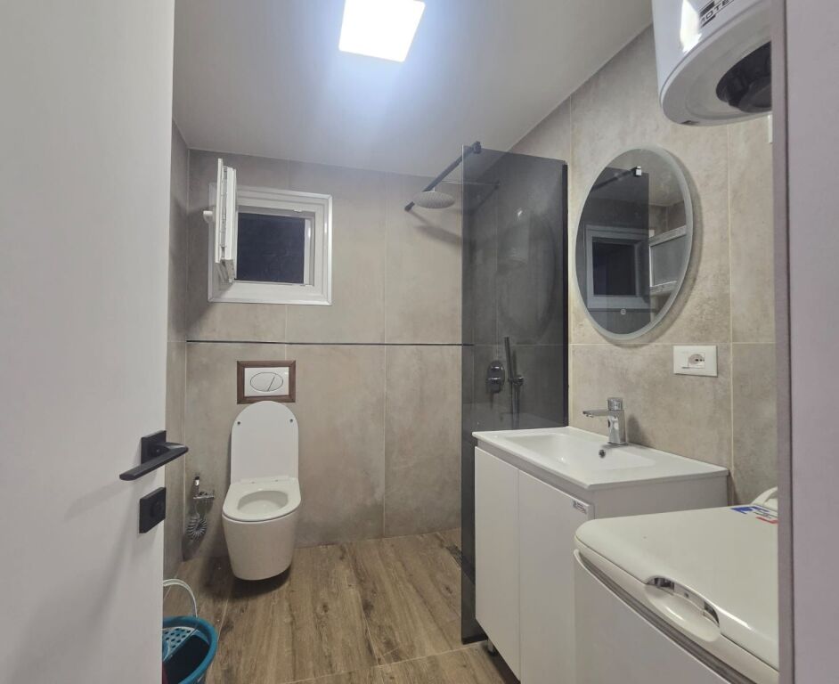 Apartament 2+1, Materniteti i Ri!