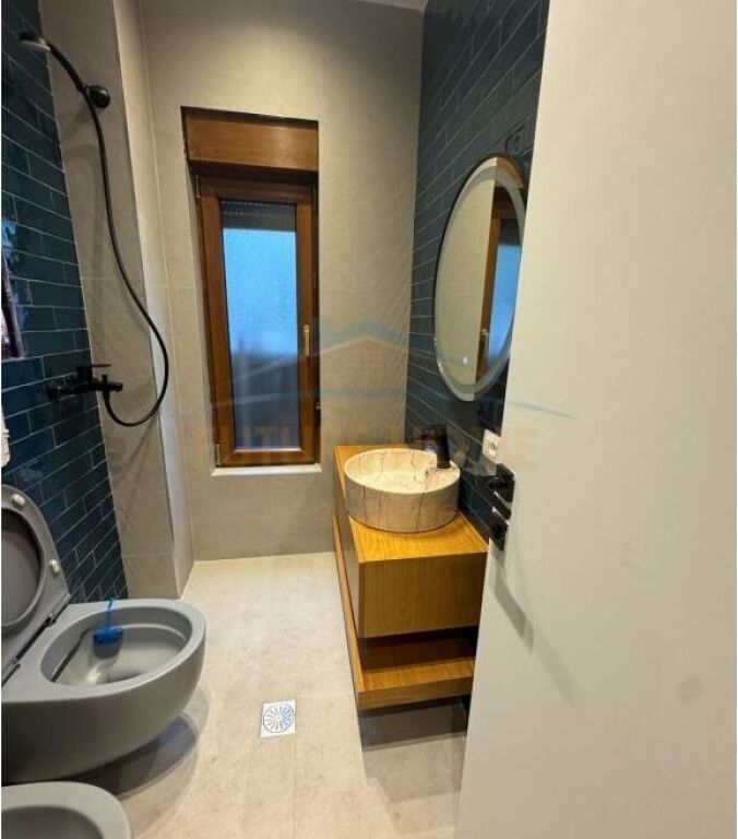 Affitto, Villa su 3 Piani, TEG, Tirana.