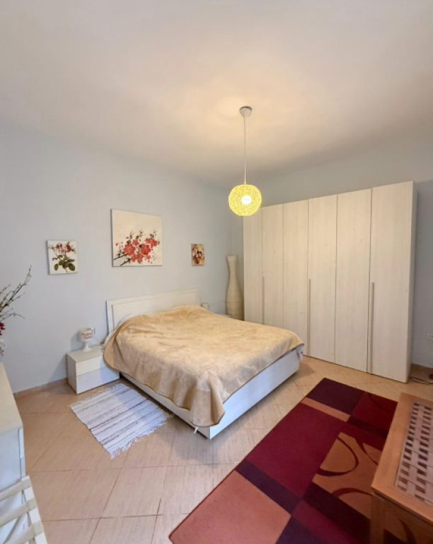 🏡 SHTËPI PRIVATE ME QIRA – TEK PAZARI I RI