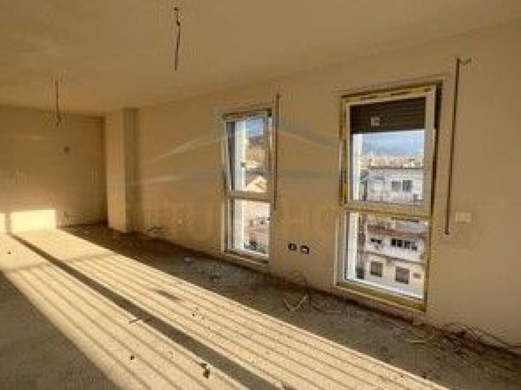 Shitet, Apartament 2+1+2, Xhamlliku, Tiranë.