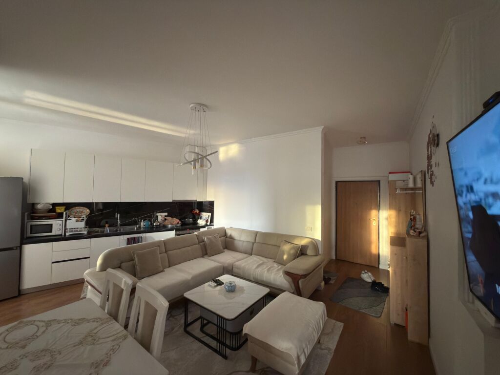 Apartament 2+1, Fresk!