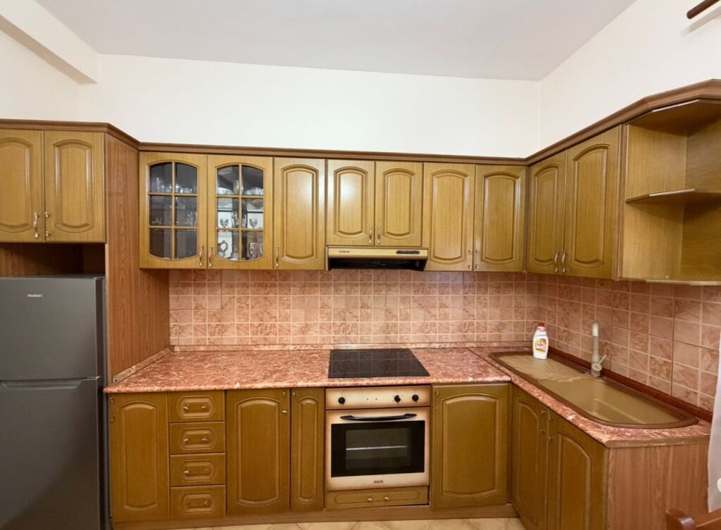 Tirane, villa 2+1 in affitto, 1° piano, 100 m², 450 € (Via Thoma Nasi, vicino all'Anello Est)
