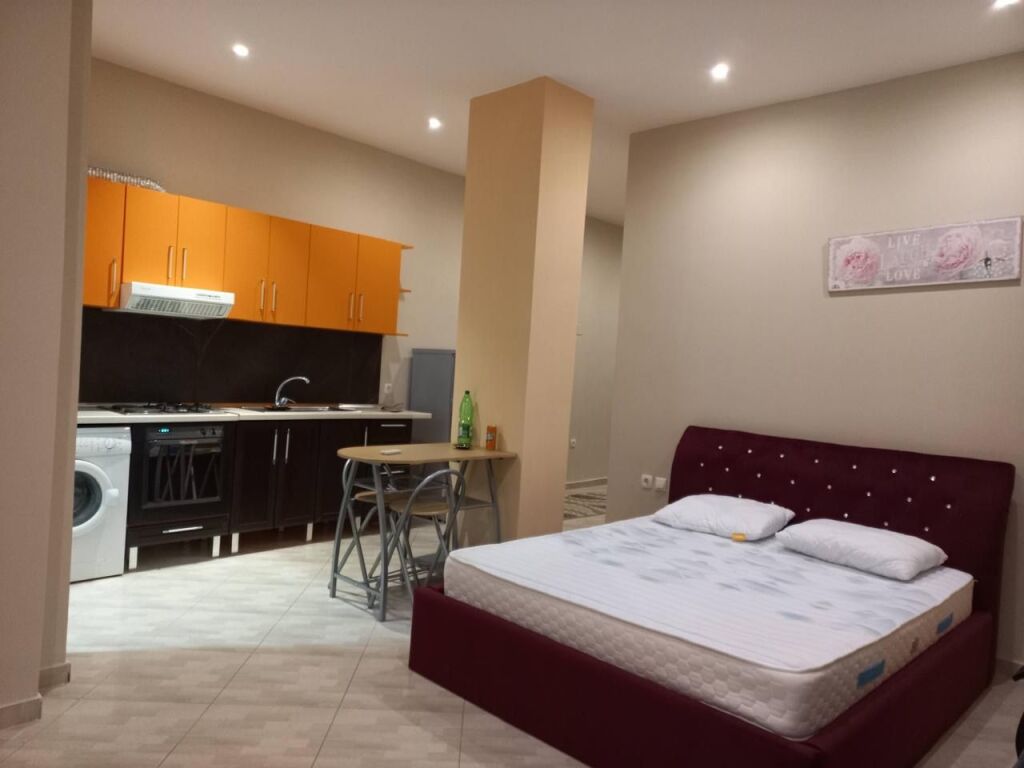 Shitet 2 Garsionere, Mbikalimi i Komunes!