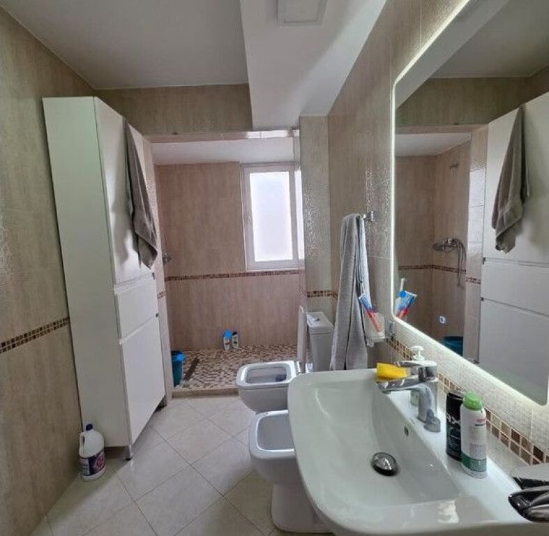 Shitet, Apartament 1+1, Oxhaku , Tiranë