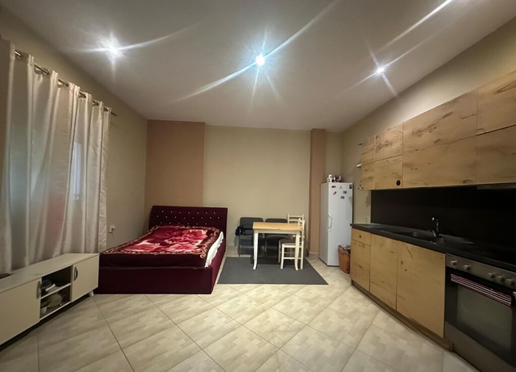 Shitet 2 Garsionere, Mbikalimi i Komunes!