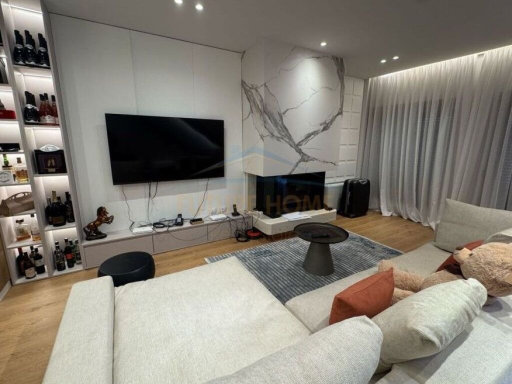 Affitto, Villa su 3 Piani, TEG, Tirana.