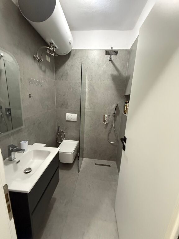 Skenderbej square studio apartment for rent 450 euro