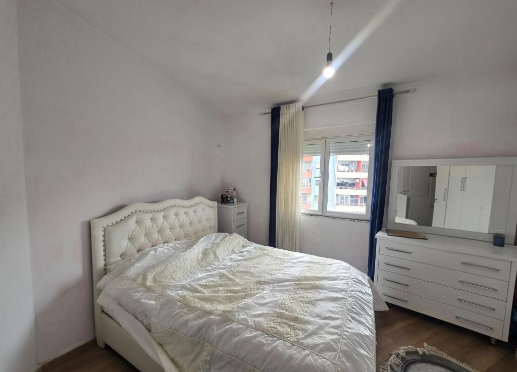 Apartament 1+1, Astir!