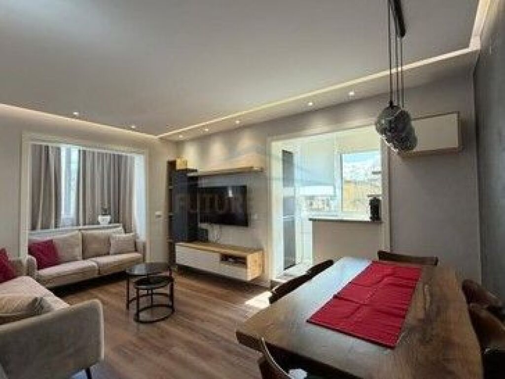 Qira, Apartament 2+1+2, Sheshi Willson, Tiranë.