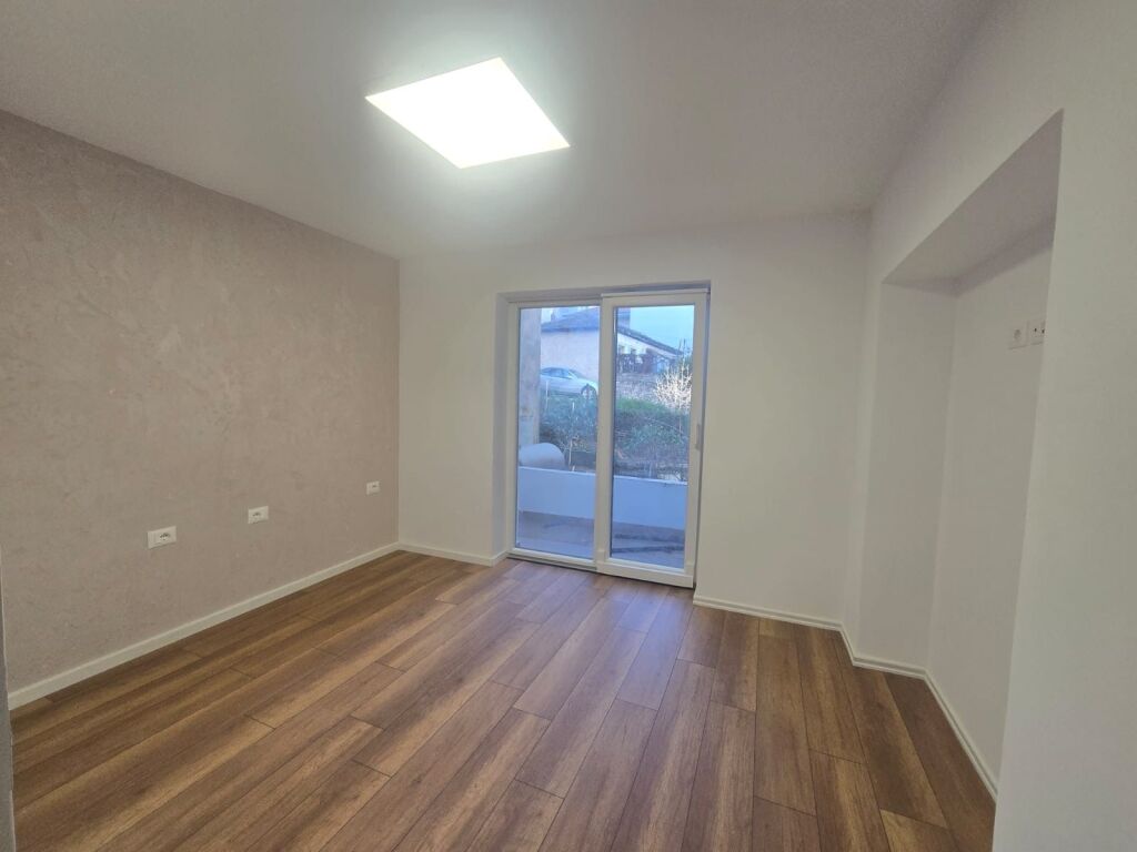 Apartament 2+1, Materniteti i Ri!