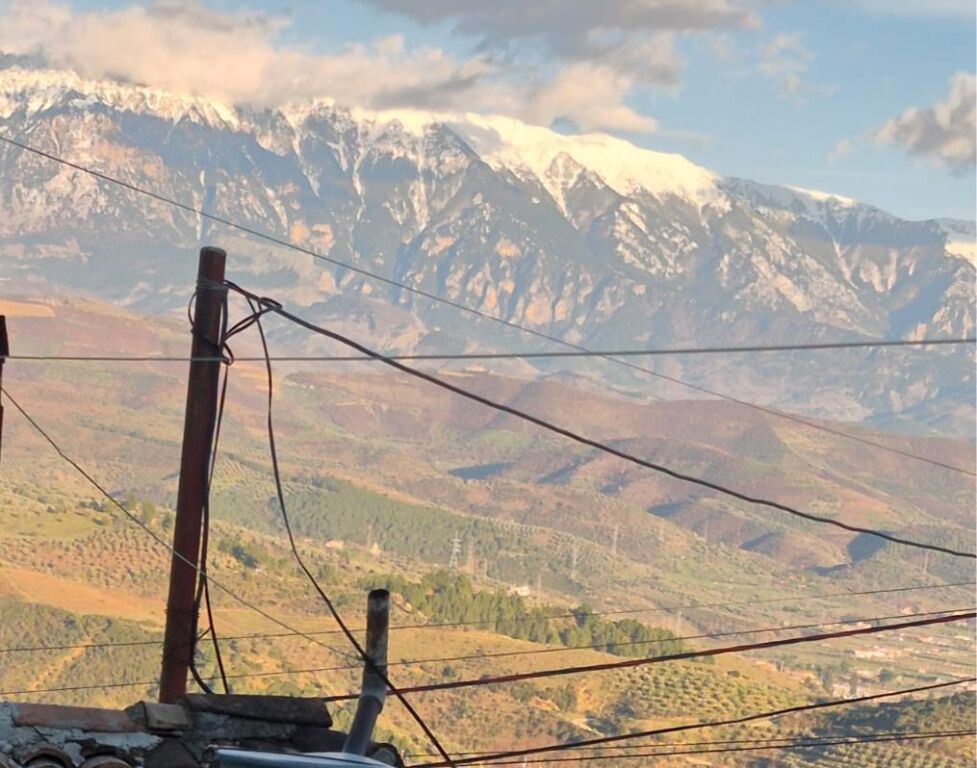 SHITET/QERA SHTËPI NË "KALA", BERAT