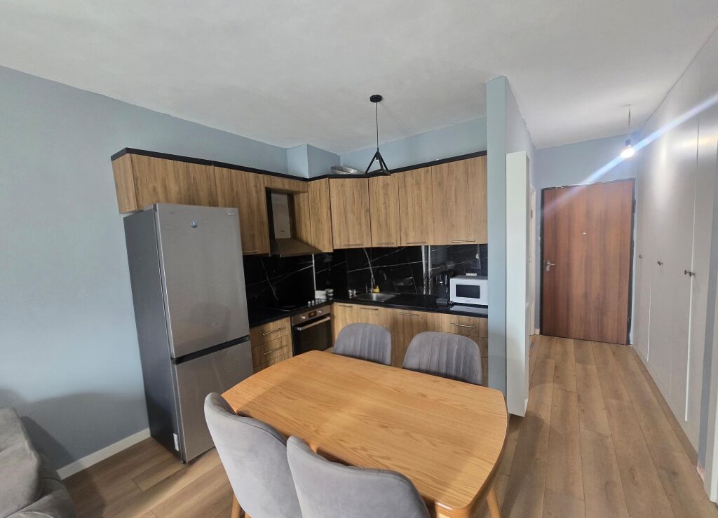 Apartament 1+1, Astir!