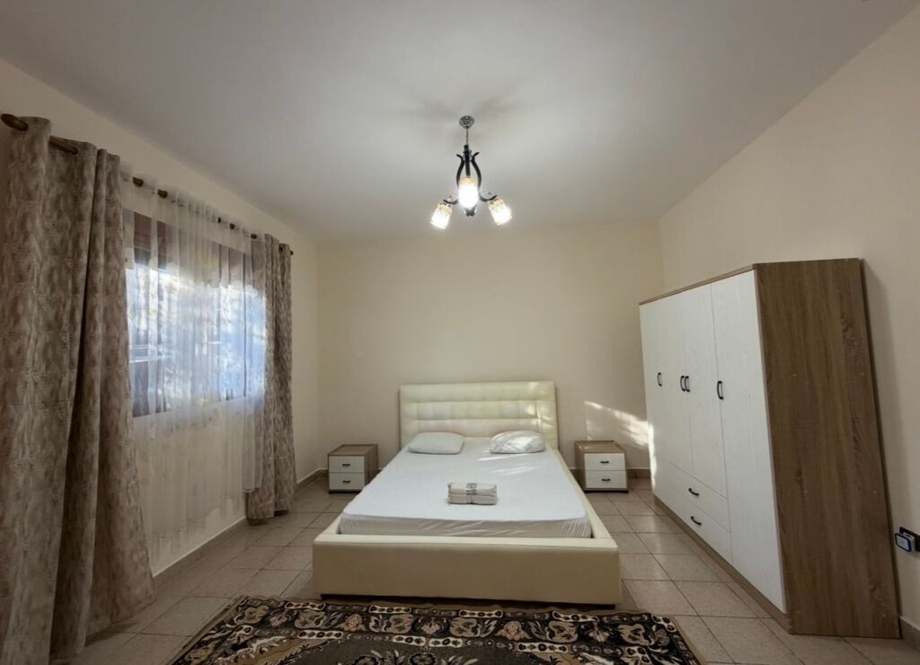 Tirane, villa 2+1 in affitto, 1° piano, 100 m², 450 € (Via Thoma Nasi, vicino all'Anello Est)
