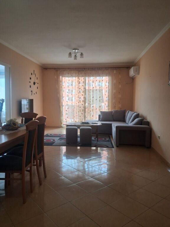 Apartament me qira ne yzberisht