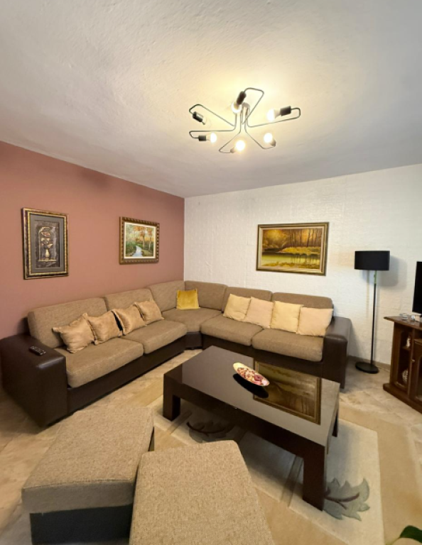 🏡 SHTËPI PRIVATE ME QIRA – TEK PAZARI I RI