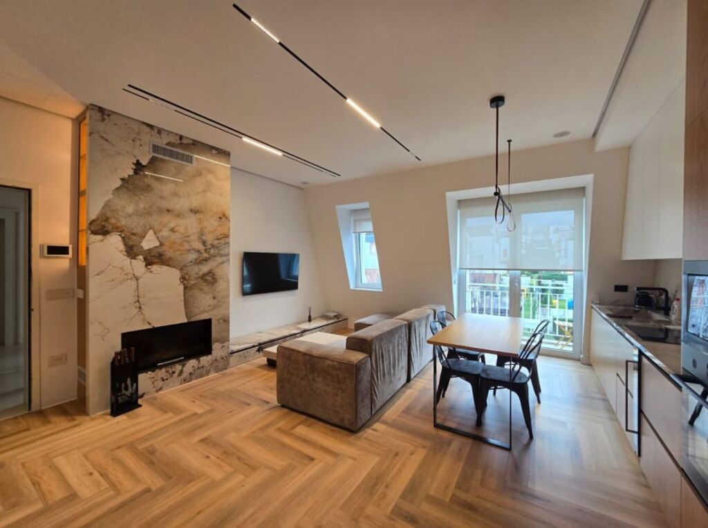 📍 TEG, Residence abitativo affittiamo 2+1+2 con garage