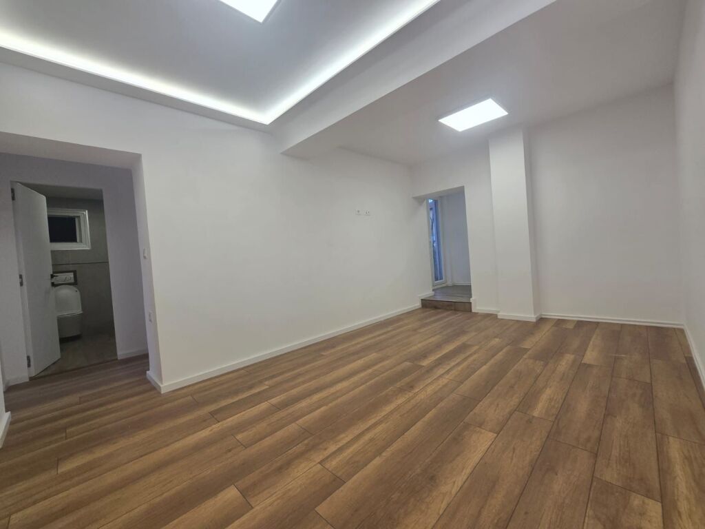 Apartament 2+1, Materniteti i Ri!