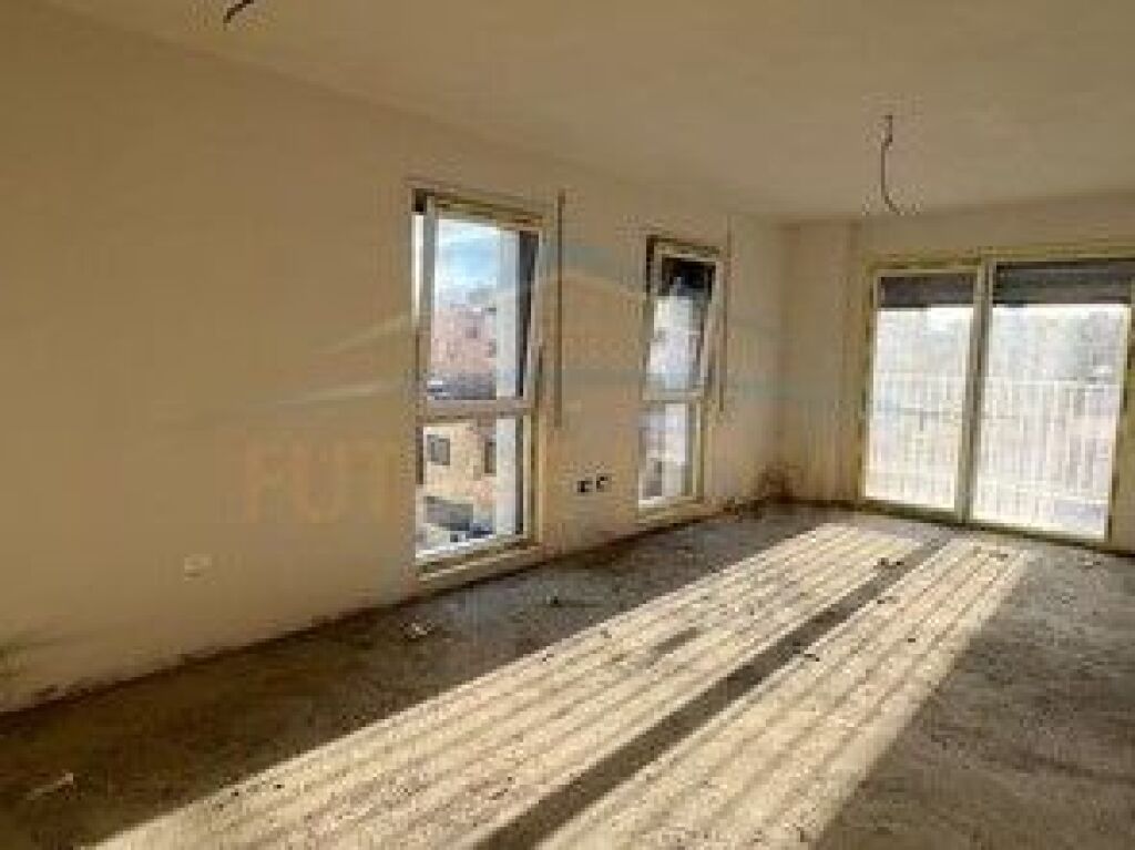 Shitet, Apartament 2+1+2, Xhamlliku, Tiranë.