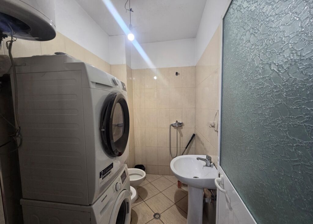 Apartament 1+1, Astir!