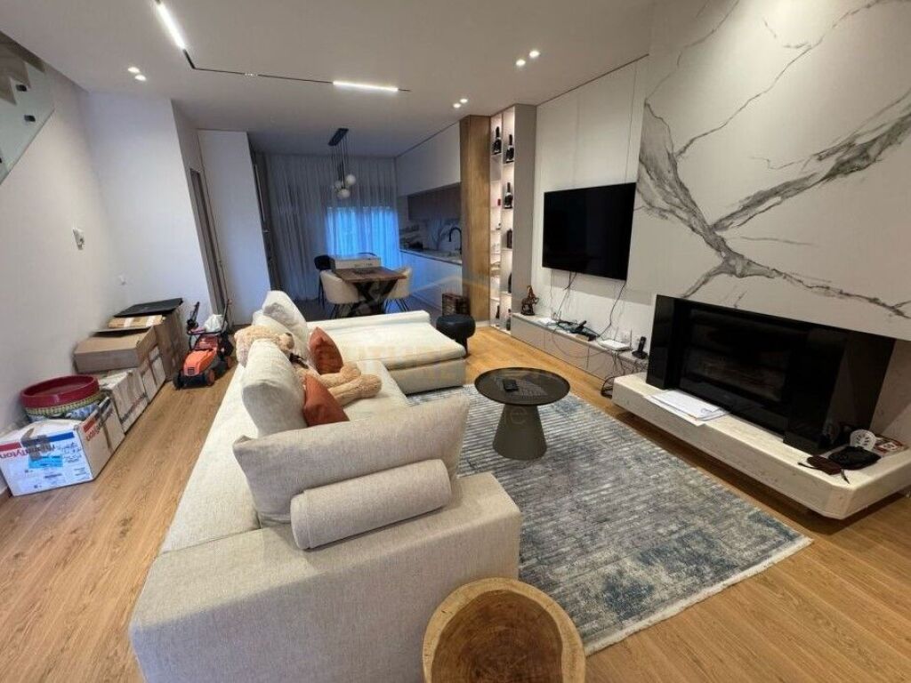 Affitto, Villa su 3 Piani, TEG, Tirana.