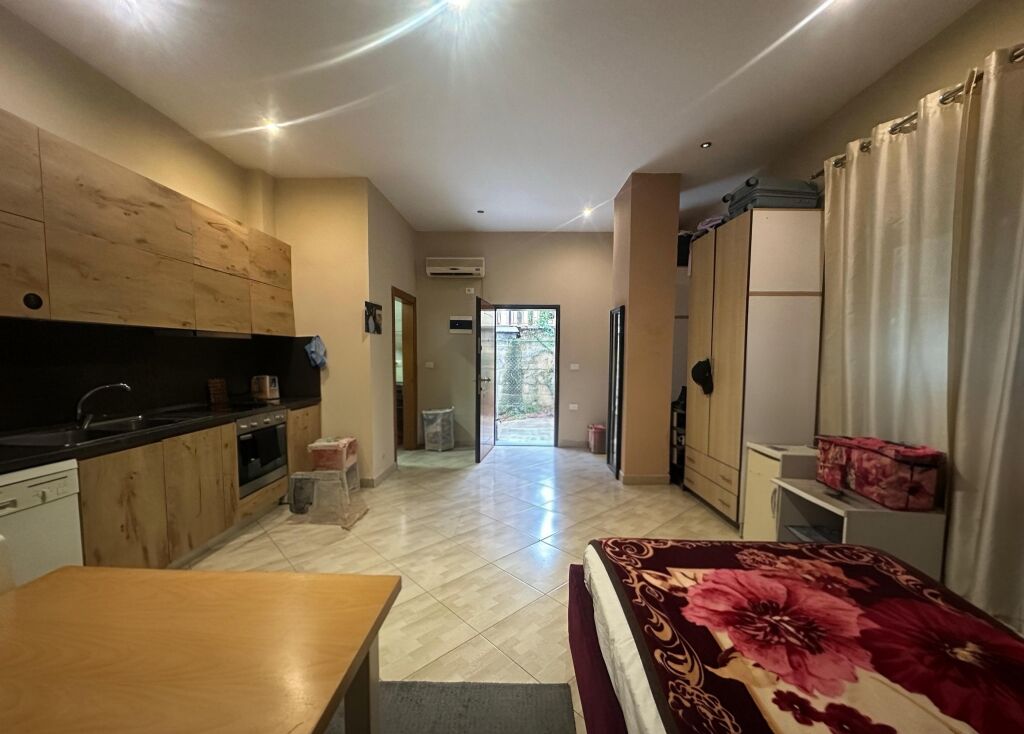 2 Garsoniere per shitje tek Mbikalimi Komunes