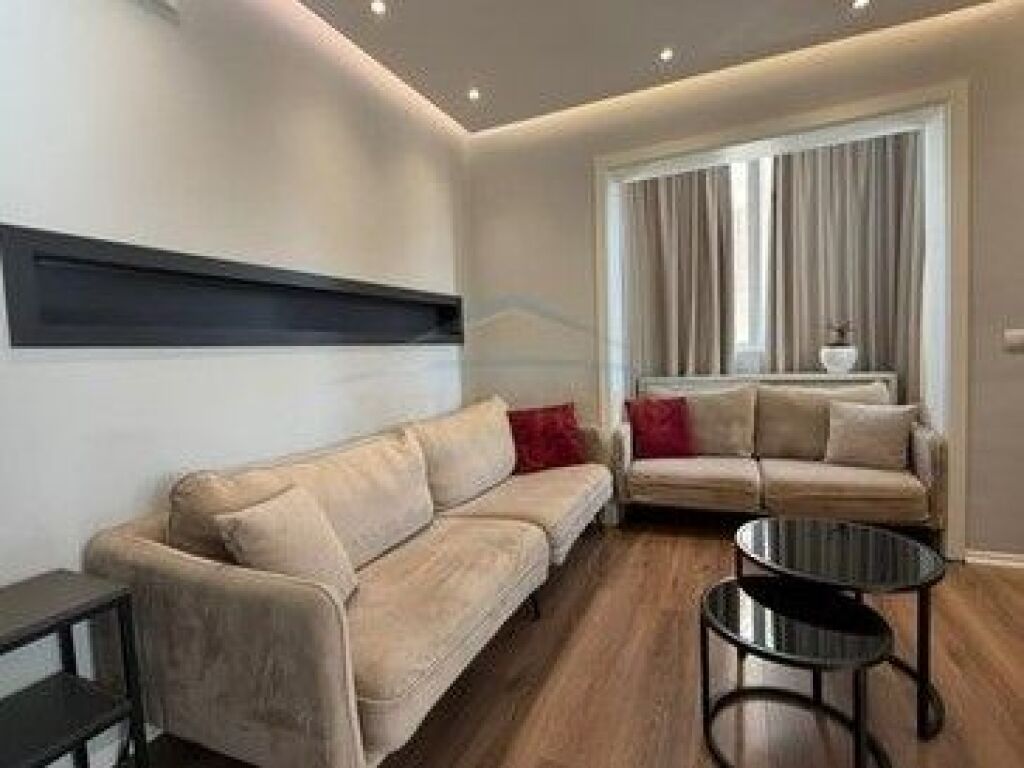 Qira, Apartament 2+1+2, Sheshi Willson, Tiranë.